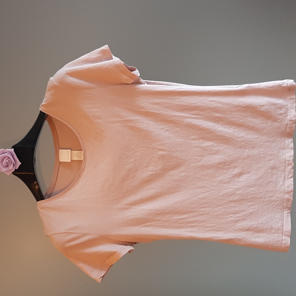 H & M Short sleeve t-shirt. Medium Tanish/pinkish colour. Round …